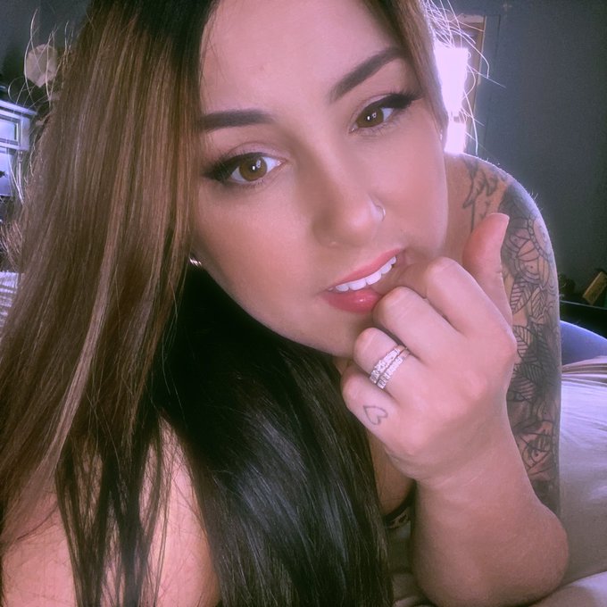 Watch Kayce884's leaked NSFW photo on TwXstars