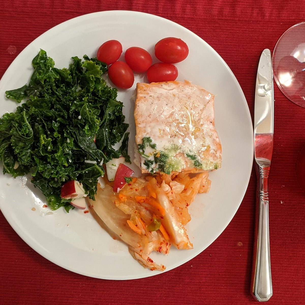 chasingfogg's tweet photo. #QuarantineKitchen:
Kimchi salmon, fruit and veg,
massaged kale salad
#haiku #running #tomatoes #csa #kimchipower #WearADamnMask #farmshare https://t.co/Wz72TM9CUI
