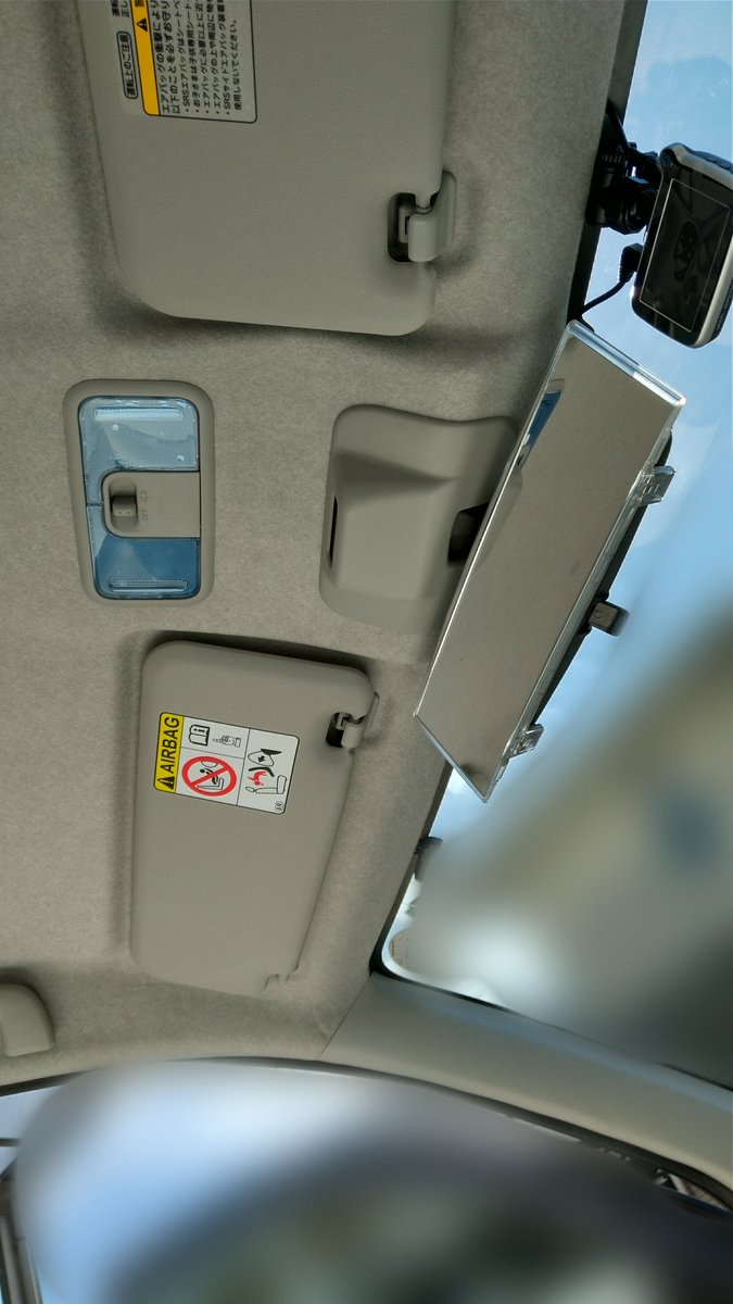 NAGAI44195807's tweet image. 今まで軽自動車で使ってたドラレコはフロントのみだったので2カメラに買い替え😆
GPS、Gセンサーも付いて4500円（笑）

バックドア取り付け面倒くさかったのでルーフに着けて、配線はルーフへ😄
フロントの配線もピラー通して配線隠し完了😊

さぁ超絶激安ドラレコどうかなッ😃

#M700
#パッソ
#ブーン