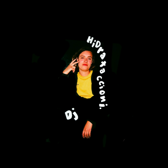 Ibero909FM's tweet image. Esta noche, en @_______reflejo , ambient de la Columbia Británica de 8 a 9 PM con @softkey2000 (Vancouver, BC) y baile perréico caótico de 9 a 10 PM con @_kiebooms (desde Sevilla). Tomen agua.

Dale play ibero909.fm/playlist-9091