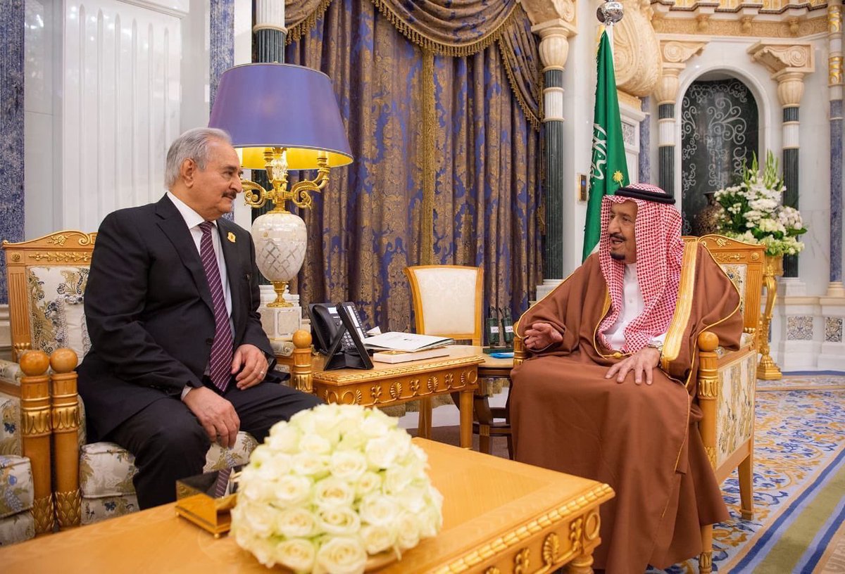 موقف السلطة #السعودية  المعادي لحرية الشعوب وكرامتها موقف ثابت لا يتبدل: من دعم الملك فهد للجنرال خالد نزار مهندس الانقلاب والحرب الأهلية الدموية في #الجزائر، إلى دعم الملك عبد الله لسفّاح #رابعة #السيسي، إلى دعم الملك سلمان مع الجنرال #حفتر مهندس الغدر والثورة المضادة في #ليبيا