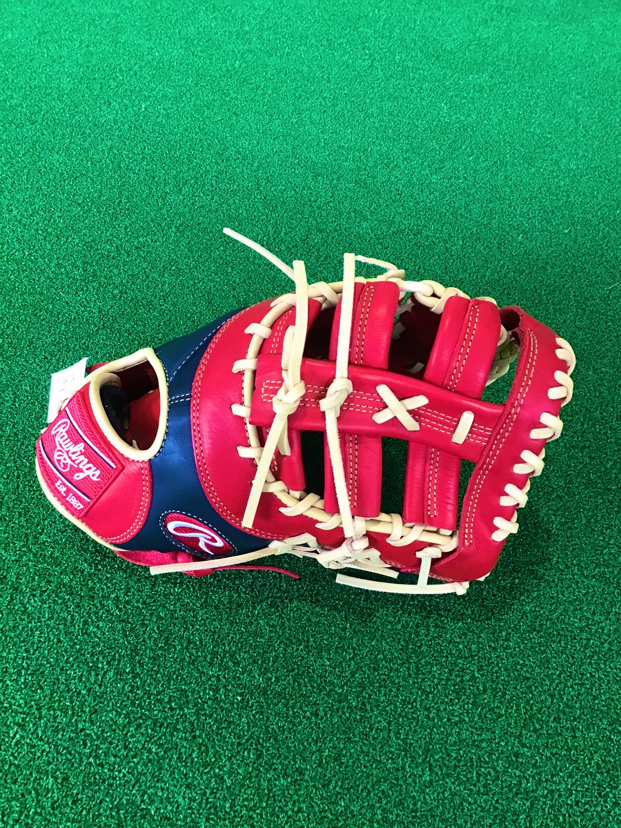BB36786350's tweet photo. 今回紹介する商品は、大人気のUSAメジャースタイル、軟式ファーストミット！😍
背中部分のハミダシがウイングチップであることや機能、デザイン部分にもこだわったグラブ👏
値段なんと税込20,980円😳
超貴重品なので狙っている方は是非購入してみては🤗
#BBパートナー
#ローリングス
#天然皮革
#指あて https://t.co/jsNhkWUa9M