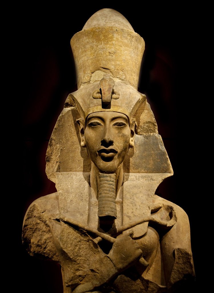 Let's know  #AssassinsCreed   Origins' Egyptian Afterlife Pharaoh: AKHENATEN& his God: ATENI'll cover his turn to Pharaoh (2), his obsession over ATEN (3-4), & how that made him Selfish (5-7), & led him to break Egyptian Art & Tradition (8-10). #ACFacts: (11-13/14)1/14