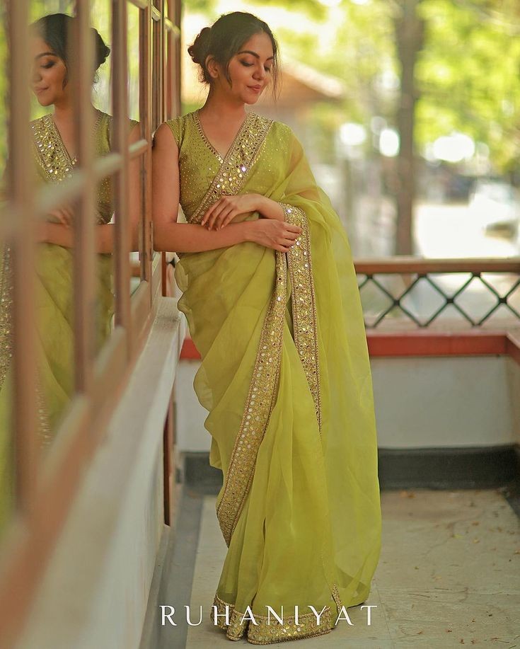 Would u match ur blouse with ur sari or nah?