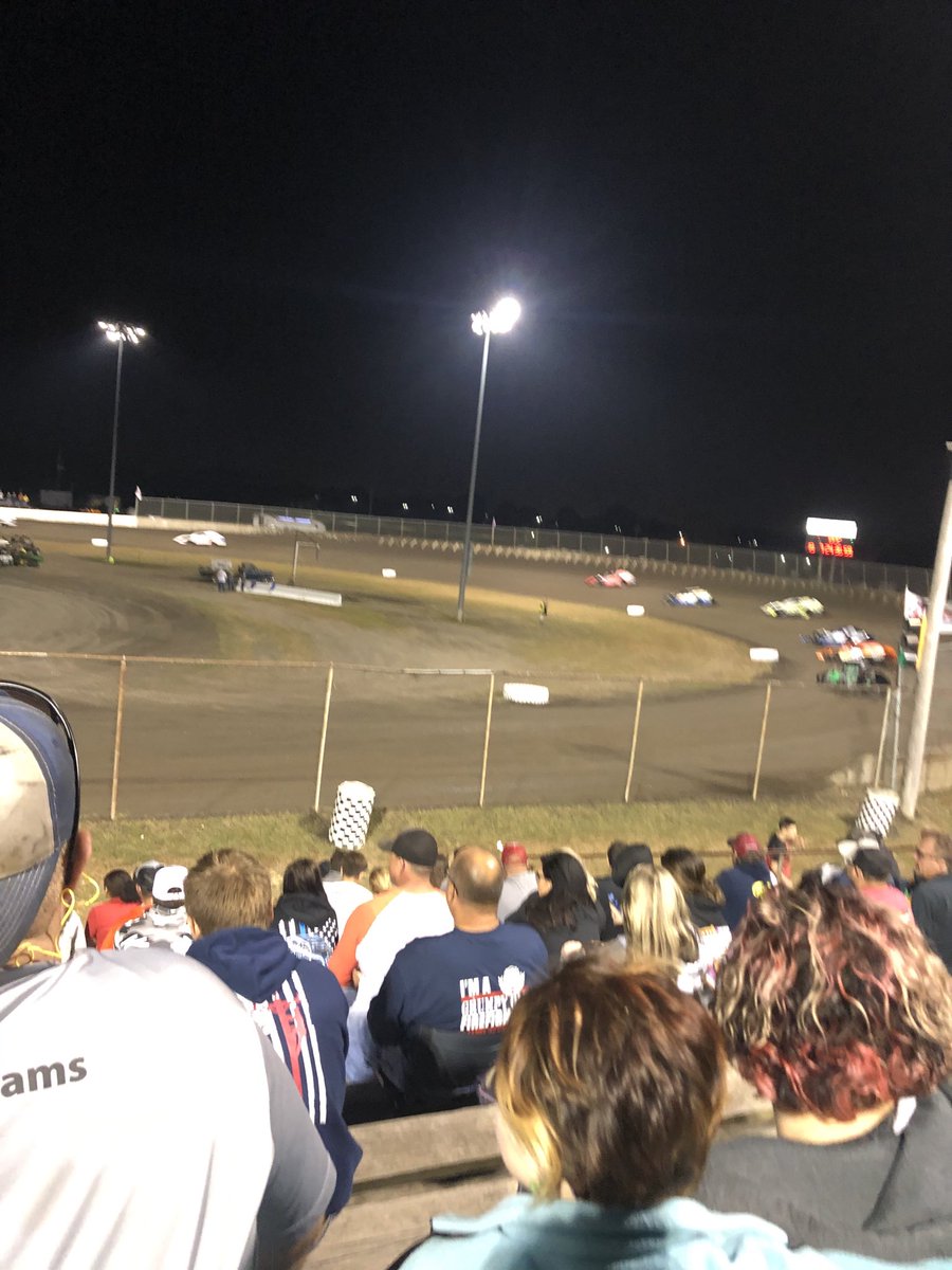 SteveSchroede19's tweet photo. Friday night’s finest #dirtracing ! https://t.co/bw2akvqeg0
