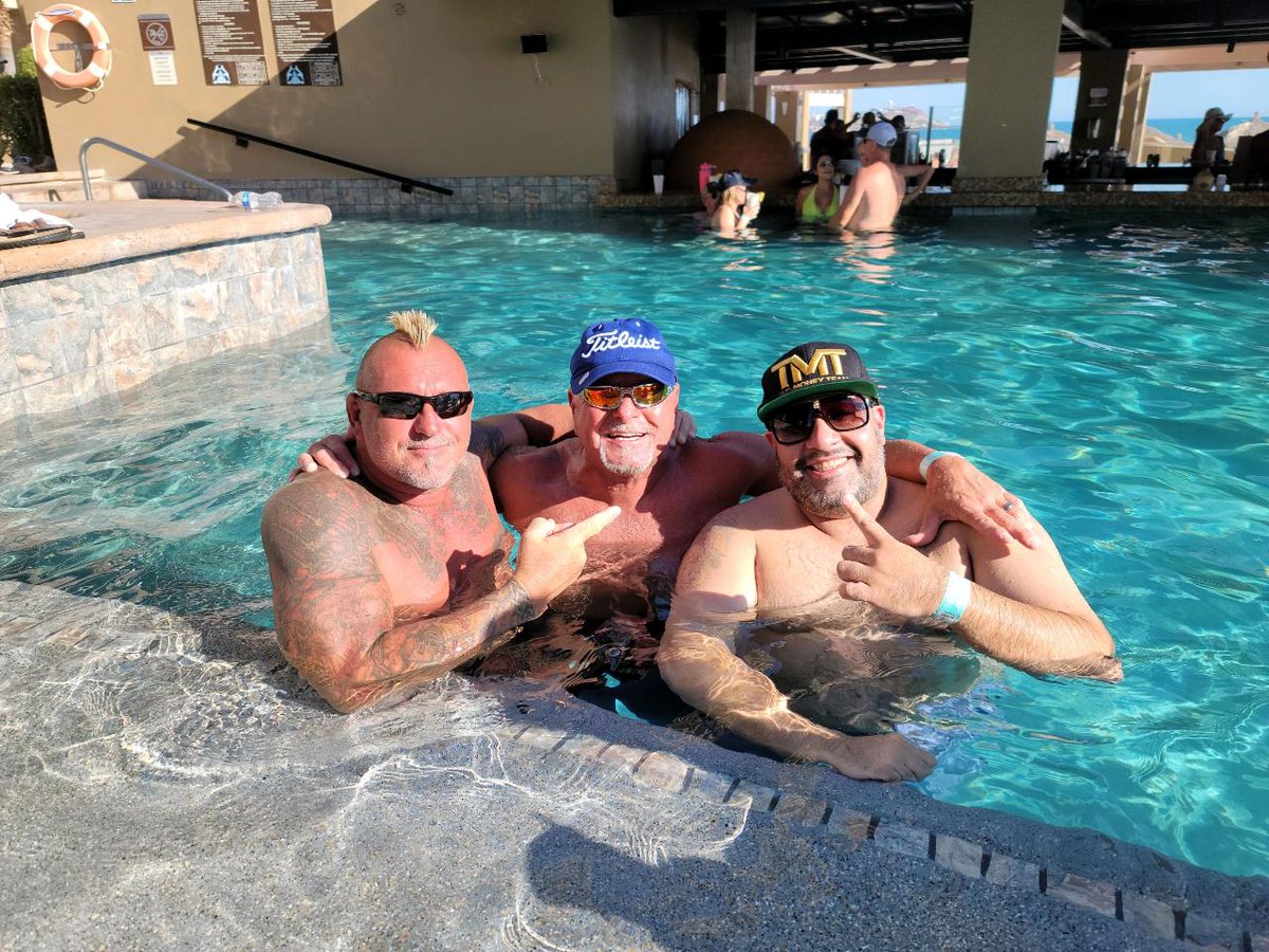 ramblinralphmc's tweet image. The pioneers staff of @EKICLive just happened to meet up without even knowing we would be here #rockypointmexico .... its about to go down @EdSimpsonEKIC