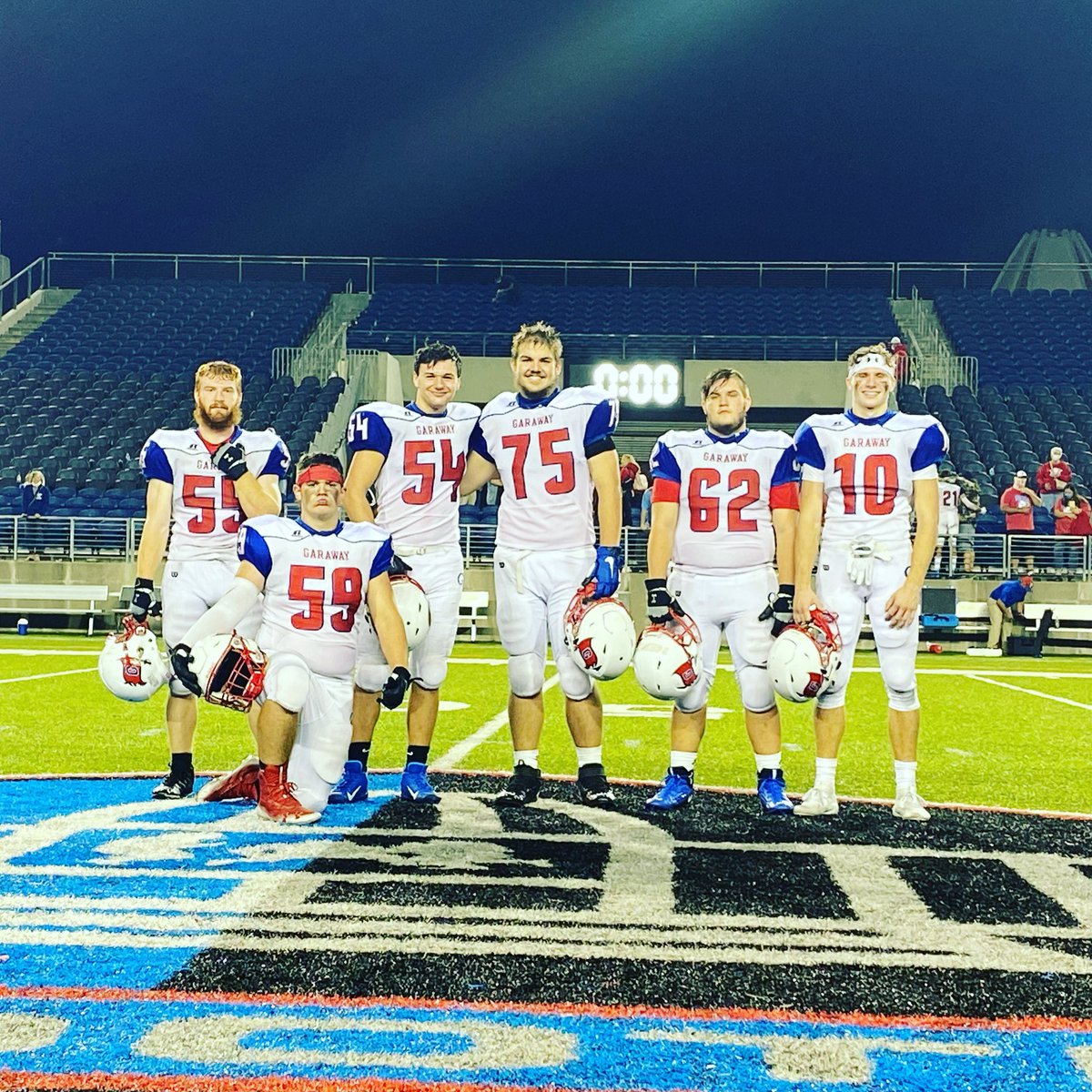 StoriedRivals's tweet photo. 🏈 IVC Football 

FINAL

Very special night for @GarawayFootball as they take down Sandy Valley at Tom Benson Hall of Fame Stadium, 33-13! 

The Pirates remain unbeaten at 5-0! 🔥 https://t.co/AqsJvxSCaM