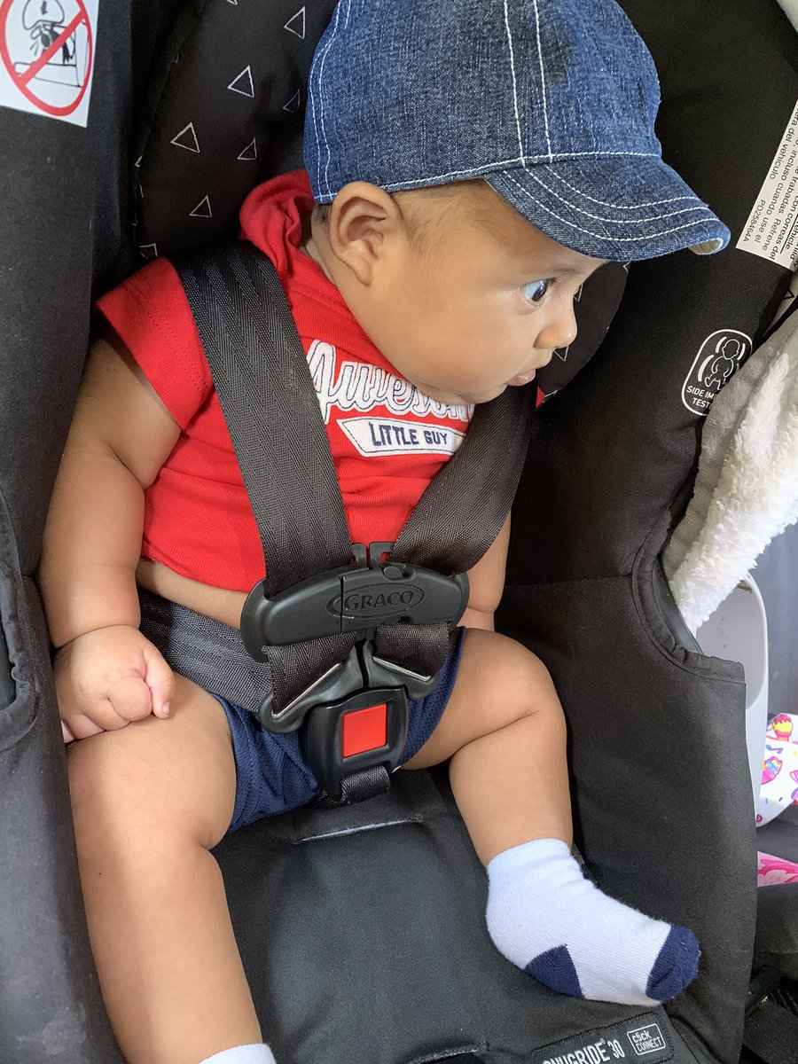 _yuritzi_98's tweet photo. Damian was ready to watch his sister and the girls play today. https://t.co/vLwEmi0qub