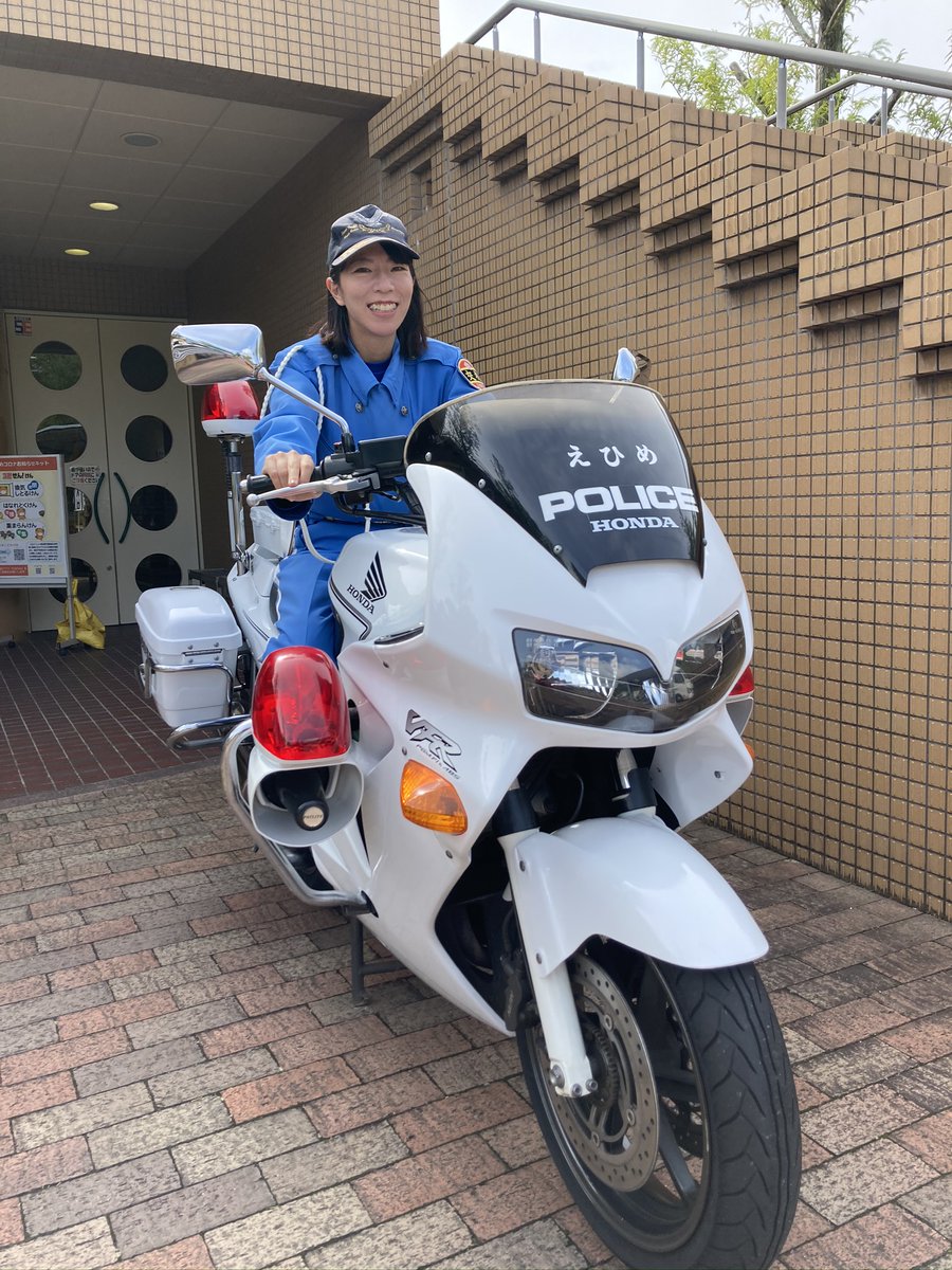 えひめこどもの城 秋の交通安全ふれあいフェア開催中 日時 9月26日 土 10 00 12 00 13 00 14 30 女性白バイ隊員 かっこいい 白バイ パトカー にも乗れるよ 5つのブースをまわって 子ども免許証 を手に入れよう えひめこどもの城 えひめこどもの城 秋の交通安全ふれあいフェア開催中 日時 9月26日 土 10 00 12 00 13 00 14 30 女性白バイ隊員 かっこいい 白バイ パトカー にも乗れるよ 5つのブースをまわって 子ども免許証 を手に入れよう えひめこどもの城