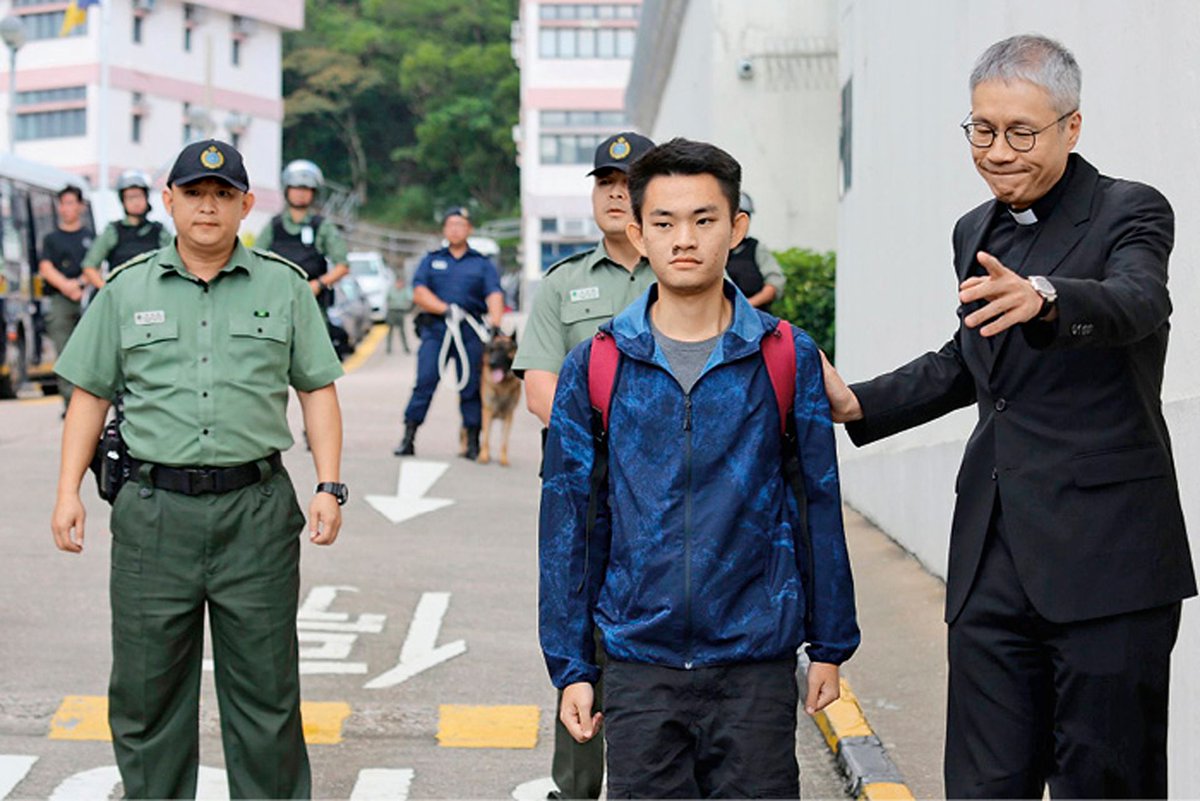 2. The HK Police, with the cooperation of the Taiwan police, soon arrested him.But, because the crime took place in Taiwan, HK law cannot convict him of murder. Meanwhile, no extradition rule between Taiwan and HK, so he also cannot be sent to Taiwan.He was eventually released