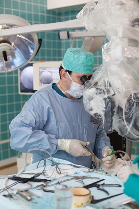 нейрохирург зуев пирогова нмхц. нейрохирургическая операция. нейрохирургия грыжа. нейрохирургия грыжа. нейрохирургия грыжа.