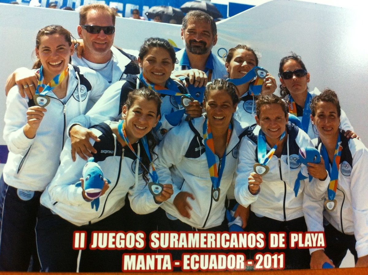 CarlosEBarbieri's tweet photo. Diez años desde ése Torneo que me vinculó y comprometió definitivamente como dirigente y fanático del Rugby Femenino. Tal vez reconozcan en ése plantel a varias disertantes del Congreso  Virtual en curso. Granm iniciativa que apoyamos con todos nuestros recursos. Felicitaciones https://t.co/22Qo2F80Fz