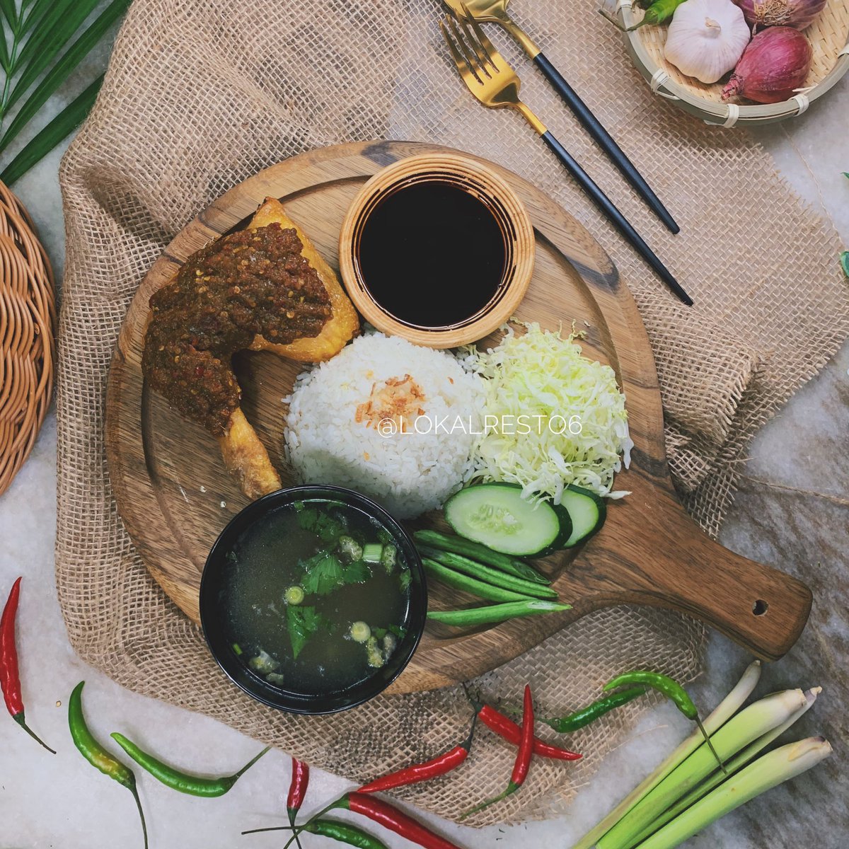 lokalresto6's tweet photo. Peminat makanan pedas ada tak?

Ada 3 dari 7 jenis nasi set yang korang wajib cuba dekat Lokal Resto. Portion besar, puas hati &amp; sedap! Dijamin takkan menyesal ke sini

Port boek untuk korang belanja family atau buah hati dekat sini, mesti dia senyum sampai ke telinga! https://t.co/0WCxCNrv7W