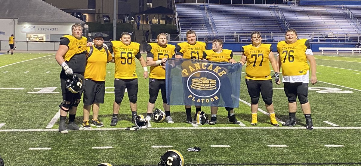 556 yards of offense.  #hawgs #pancakepatrol <a href="/linemanissues/">Lineman Probs</a> <a href="/LucasWyatt8/">Lucas Wyatt</a> <a href="/GrantBingham2/">Grant Bingham</a>  <a href="/C_willis56/">Cam Willis🦍</a> @dylan36843035 <a href="/lemaster_owen/">Owen LeMaster 🔋</a>