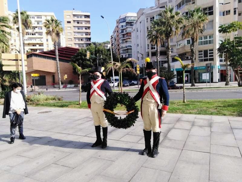 Reding_Malaga's tweet photo. XIII HOMENAJE A TEODORO REDING

Pequeño acto el de este año en la Plaza de la Malagueta, con unos pocos miembros de nuestro colectivo y sin publicidad, evitando agrupar público en la calle en estos tiempos de pandemia. Mil gracias a todos los que estabais con nosotros en directo. https://t.co/0mJRjYsNDO