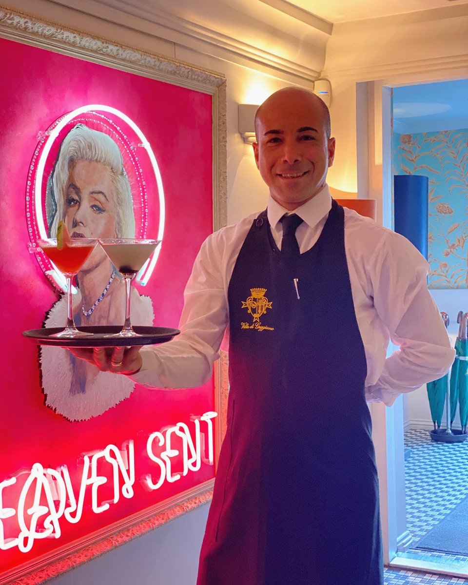 VilladiGeggiano's tweet image. Martini time🍸with the wonderful “Heaven Sent” Marilyn Monroe by one of our Resident Artists @ILLUMINATINEON 👩🏻‍🎤
All works are available for sale! 

#supportingcreativity #ibelieveinart #artiswork #residentartists #loveart #art #neonart #neonartwork #artandfood #localartist