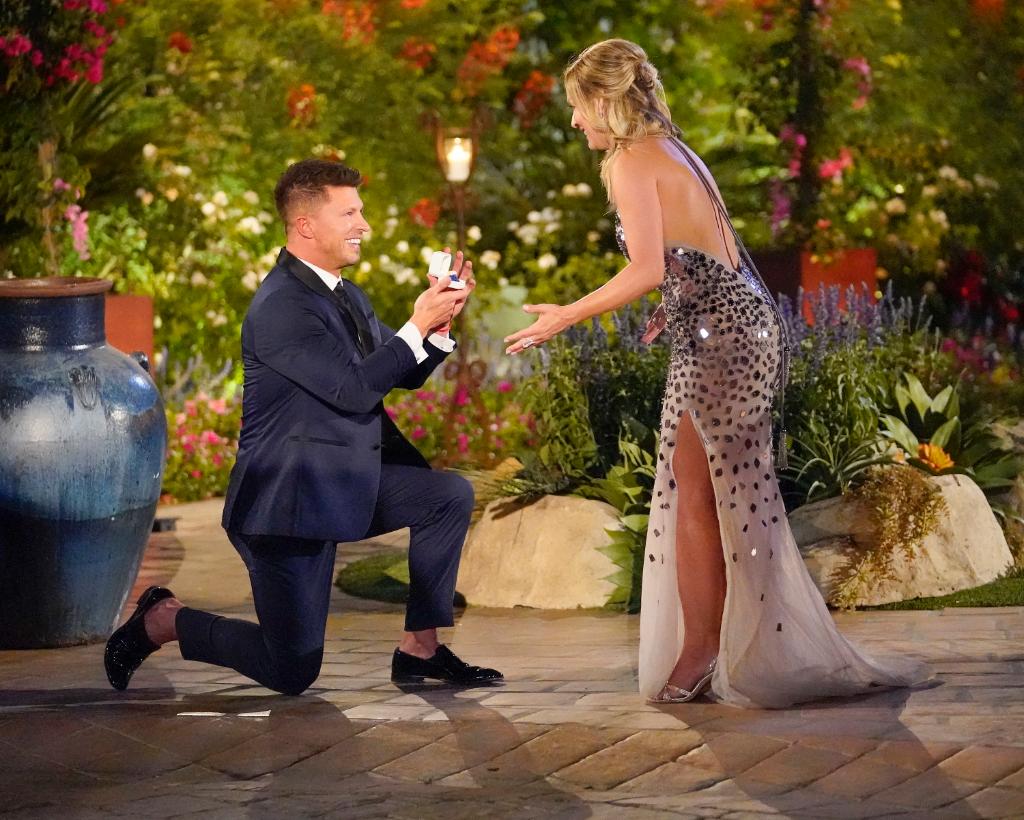 BacheloretteABC's tweet photo. You get a sneak peek of a few of the limo entrances...as a treat 💋 https://t.co/lBYwquywWV