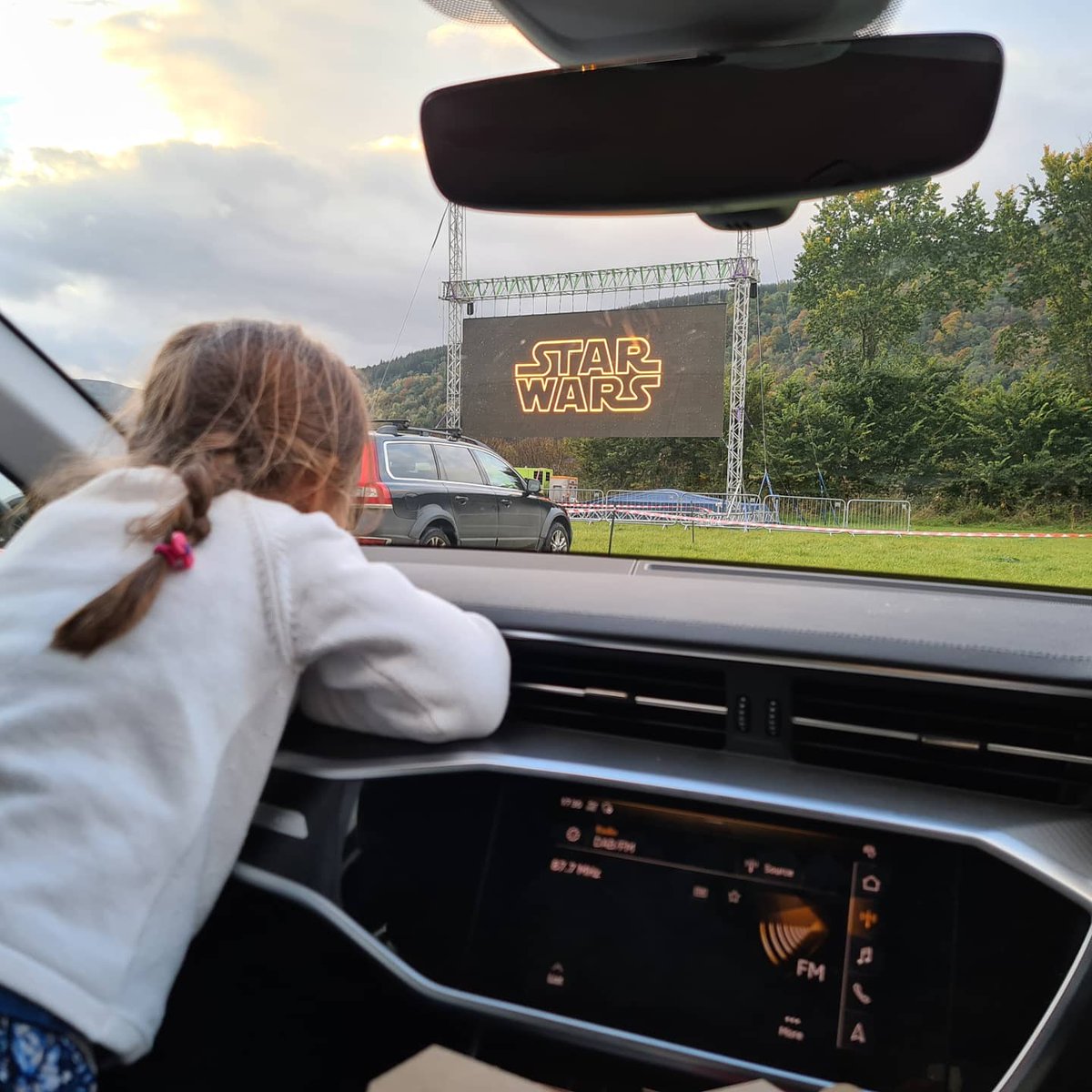 JonnoInFeldy's tweet photo. Now that's what I call Daddy-Daughter time! Also known as: Lily asks 700 questions per minute waiting to see the princess.
#awomansplaceisintheresistance @BirksCinema #drivein #daddyanddaughter #familytime https://t.co/3Q0pcnRYAX