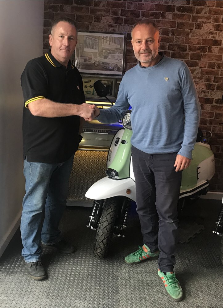 Perks of the job. Interview today with Jeff Shadbolt Purple Hearts bass player. 😃🛵
#millionslikeus