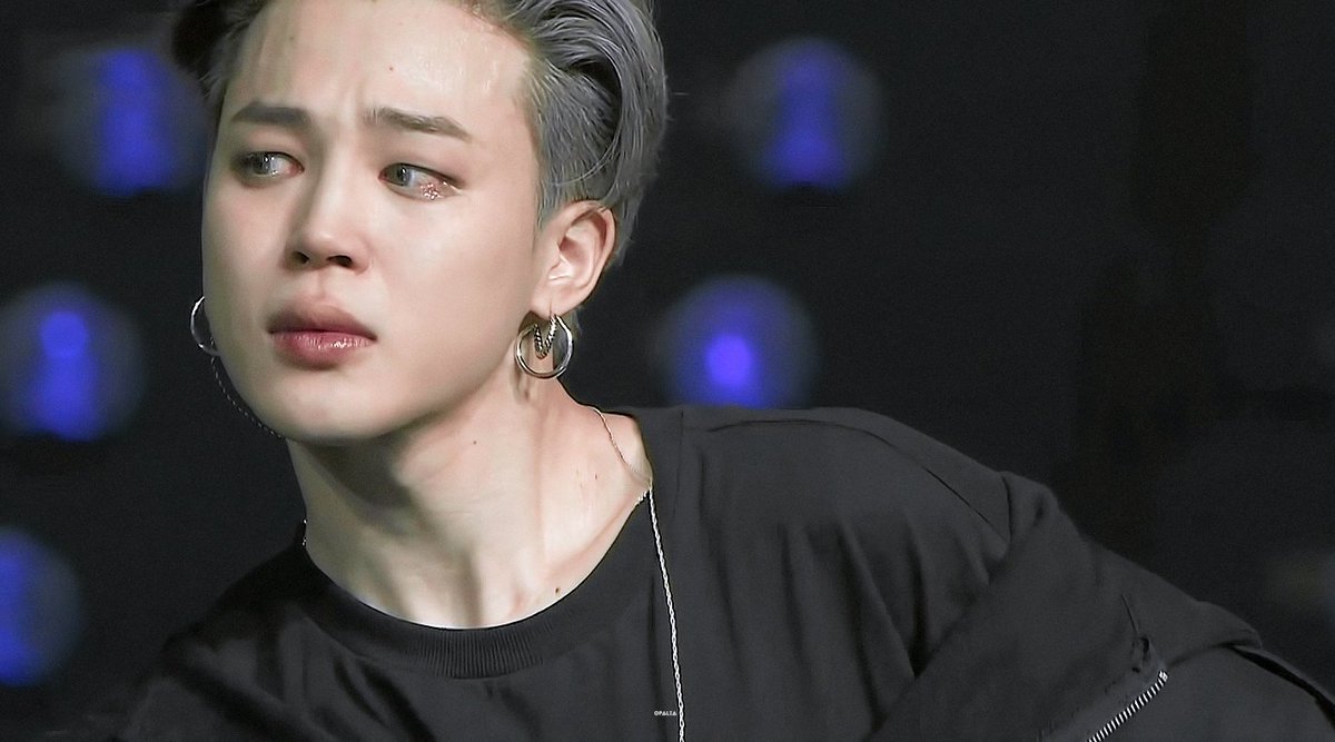 dhellachy's tweet photo. We love you jimin🙁💜
#JIMIN
#WeLoveYouJimin https://t.co/hiDj7qWi6a