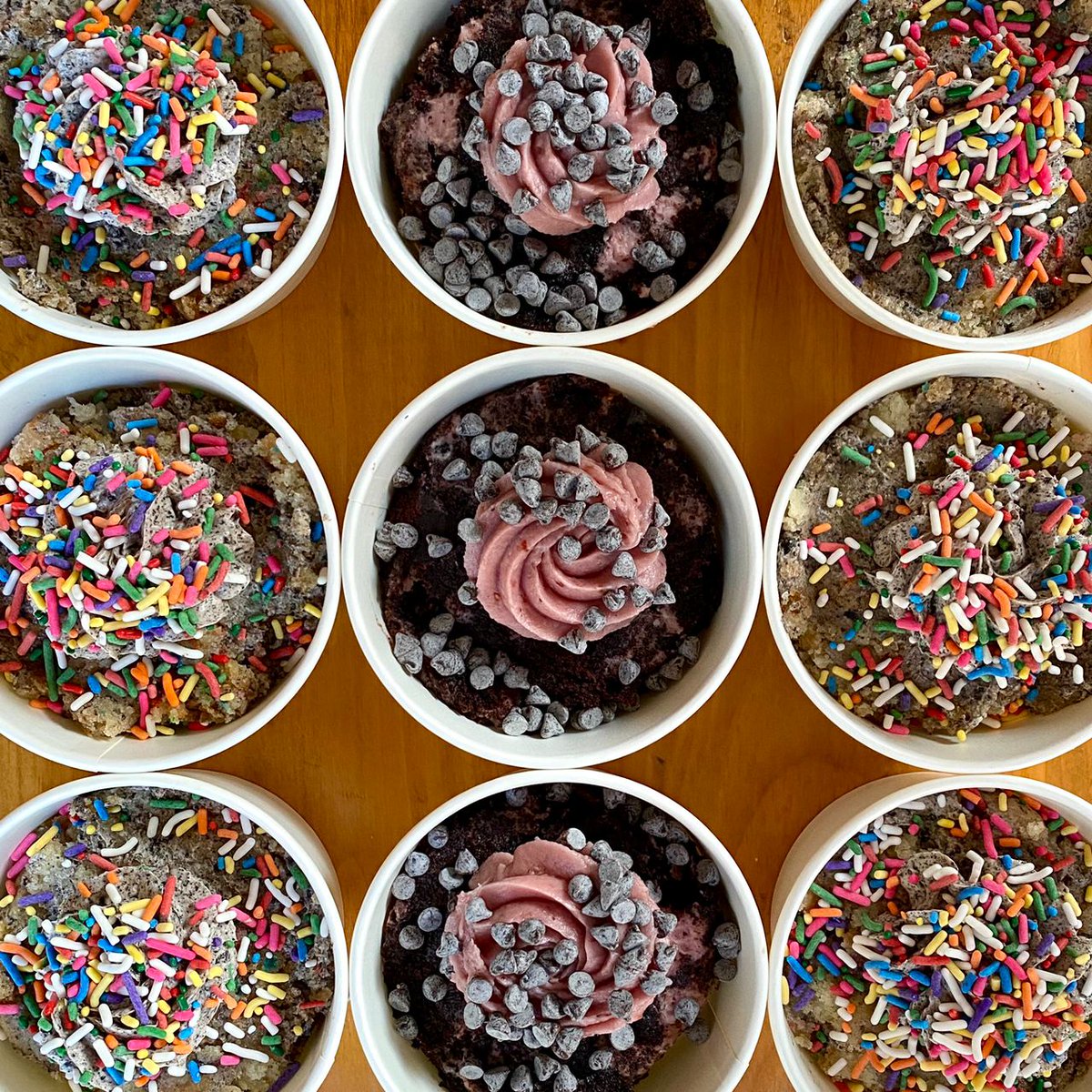 FlourPowerNY's tweet photo. Some of our #cakecups for Pelham Fall Market tomorrow! #Funfetti Cookies &amp; Cream and Chocolate Raspberry Chip 😋 A reminder that TOMORROW is the last market day to snag our classic baked goods because next time we're there (10/25) we will have our spooky Halloween menu only! 👻 https://t.co/kwpQrC98rg