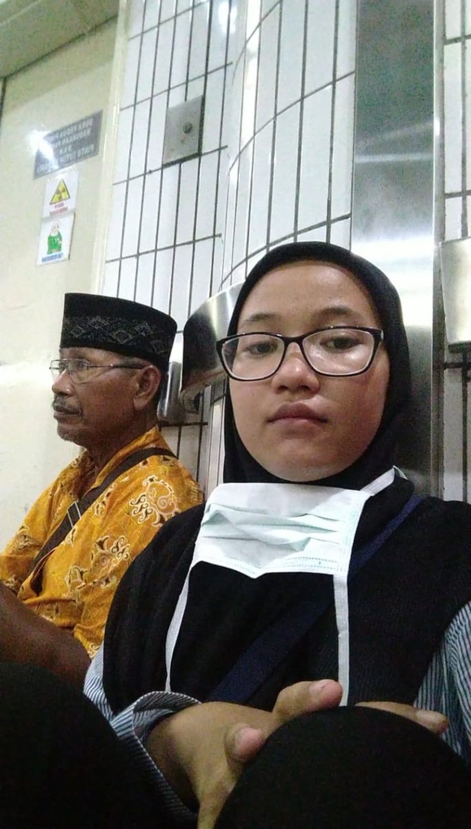 siliddddd's tweet photo. Aku dan bapak sudah gak ngerti lagi gimana caranya cari uang. Jadi aku beranikan diri untuk open donasi. Berapapun nilai bantuan kalian, kami sangat berterimakasih. Kalian juga bisa bantu dengan retweet dan share ke teman teman kalian🙏 https://t.co/p7NpIXNsCa