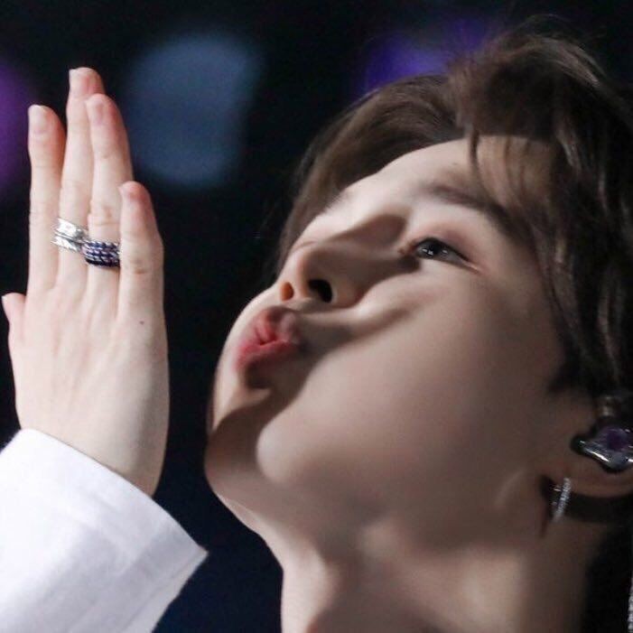 kookcakee's tweet image. ¿podemos por favor abrir hilo de &quot;WE LOVE YOU JIMIN&quot; ??😭

@BTS_twt