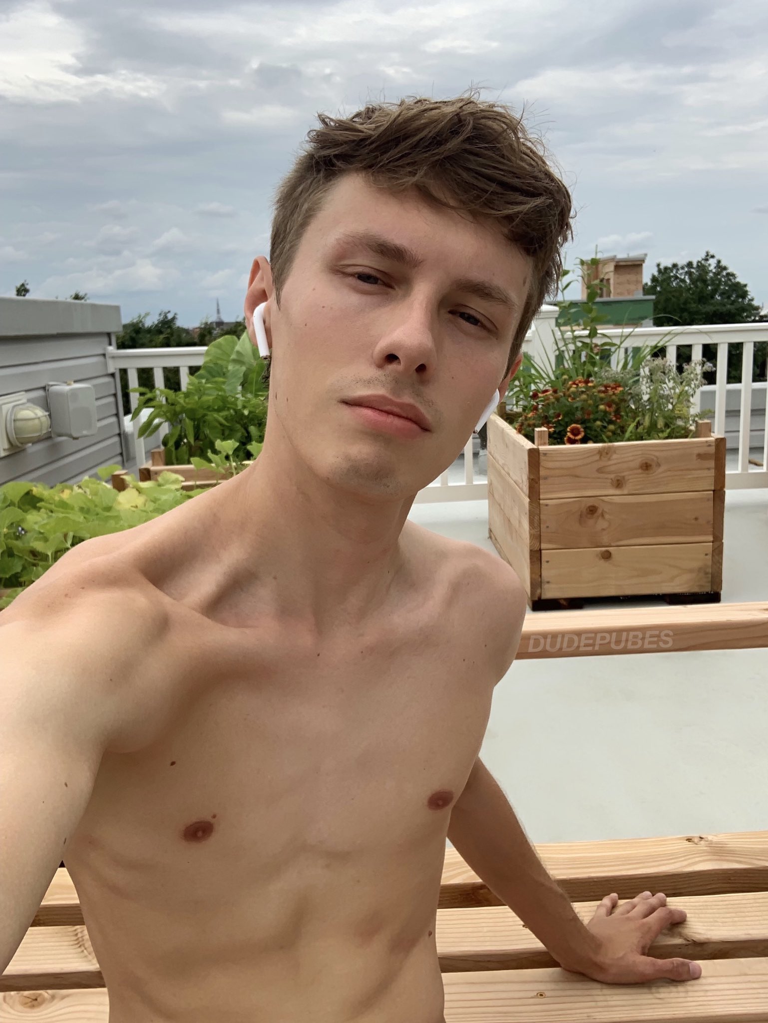 1 pic. dudepubes1 changed his @ into @zachastor but he's still too hot to handle ^^

https://t.co/p3UeTbjcGm