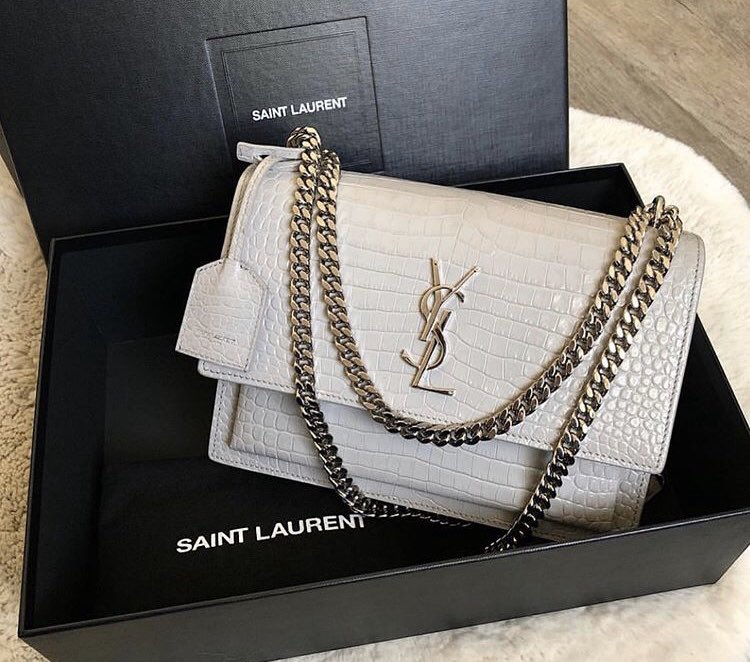 raniiiaaa13's tweet photo. Les sacs Yves-Saint Laurent y sont trop classe !!! 😍😍 https://t.co/nlFjkrhqpZ