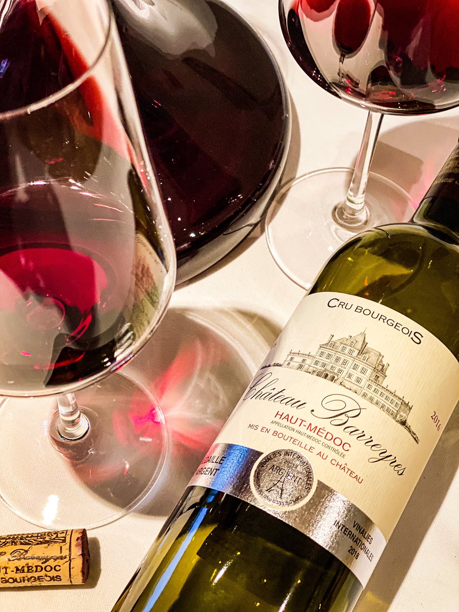 Cheers to a great weekend everyone 🥂

2016 - A stunning vintage for Bordeaux🍷 Château Barreyres Haut-Médoc 💫
 
What’re you sipping this evening? 

Instagram.com/ladycarolinelin 

#bordeauxwine #hautmedoc