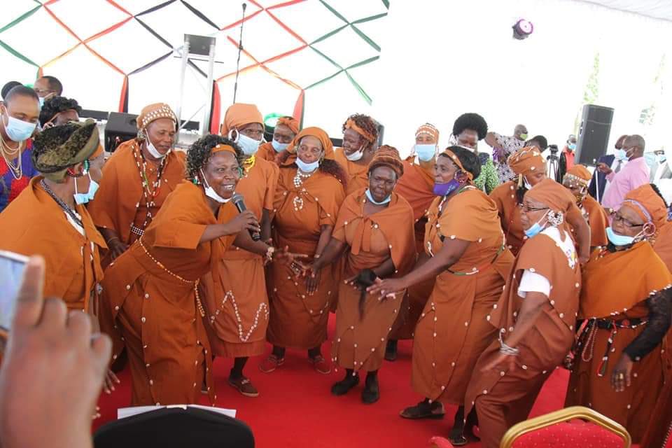 RailaOdinga's tweet image. The building of a great nation starts at the individual level, how we relate and interact with those around us; then it's extrapolated countrywide. Mama Ida and I hosted a delegation of elders from the Mt Kenya region who offered us a hand of friendship that we gladly accepted.