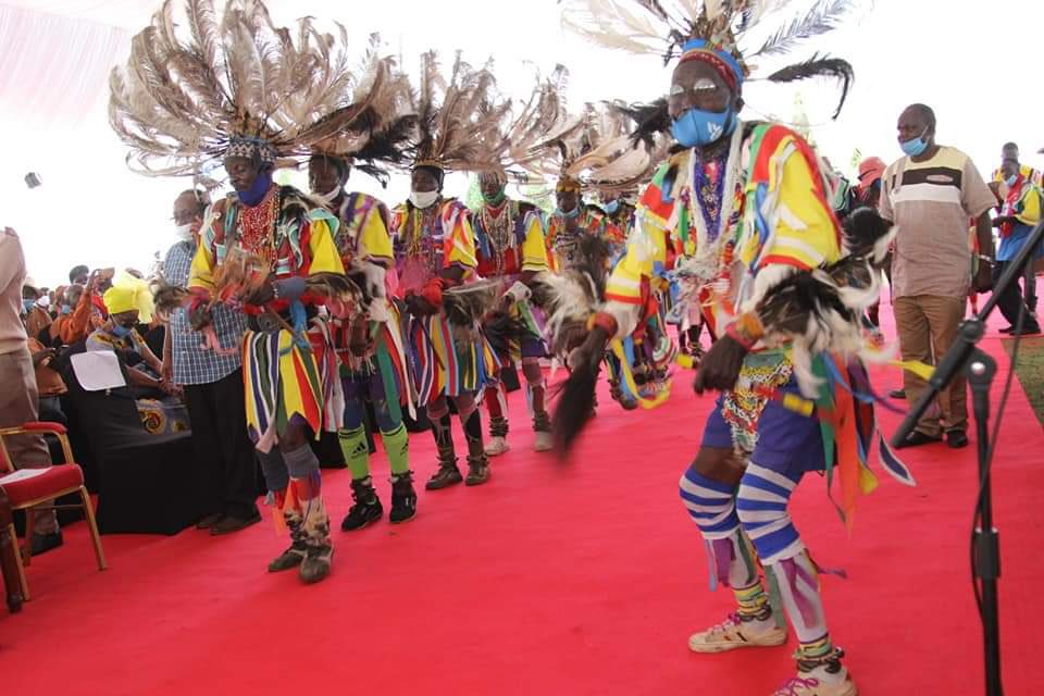 RailaOdinga's tweet image. The building of a great nation starts at the individual level, how we relate and interact with those around us; then it's extrapolated countrywide. Mama Ida and I hosted a delegation of elders from the Mt Kenya region who offered us a hand of friendship that we gladly accepted.