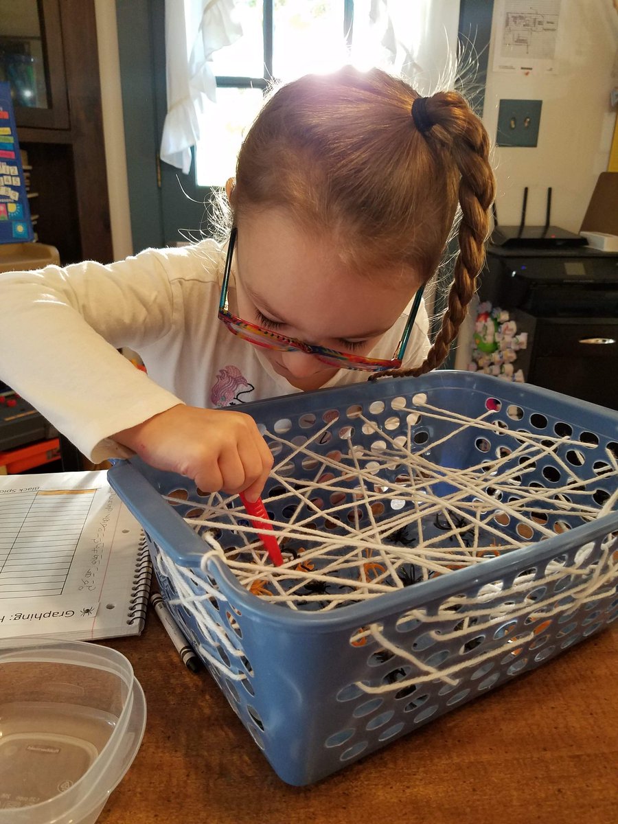 MrsWilliamsUPK's tweet photo. The engagement! I brought what I'd do in the classroom to virtual school this week. Best decision yet!
#happtteacher #finemotorskills
#teachwhatyoulove #handsoncreativity #parentsasteachingpartners https://t.co/wOWrzLCLdv