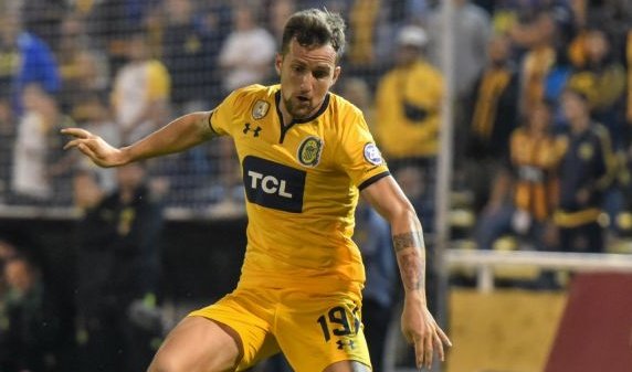 sentidecano's tweet photo. En las últimas horas empezó a sonar el nombre de Nicolas Colazo. El volante, que tiene el pase a su poder, jugo la ultima temporada en #RosarioCentral y no ve con malos ojos llegar al decano. https://t.co/buEkdMKJHl