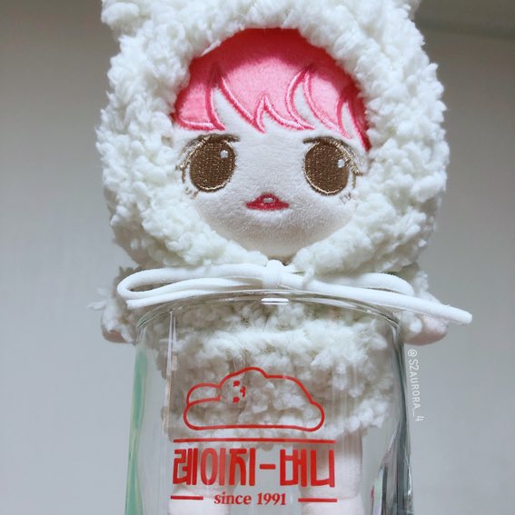 S2aurora_4's tweet photo. 🌼 ꪔ̤̮⋆⁺₊⋆ꪔ̤̮ *‧₊˚ꪔ̤̮ ･⋆⁺₊⋆ﾟꪔ̤̮ 🌼

와써요와써❣️ 레이지-버니님이 오셨어효🐰💝 흐엉🤣어쩌지 🥃컵이랑티켓메모지포카물티슈스티커까지 깨알같이 다다 너무 사랑스럽고 귀여어어😭❤️
버니 물티슈🤭눈을 감고 잠시 상상해 🐰지누🐰가..😳🥰

삼브이(@3V0926)님 감싸합니당💙💙 https://t.co/SB7MfvsGdc