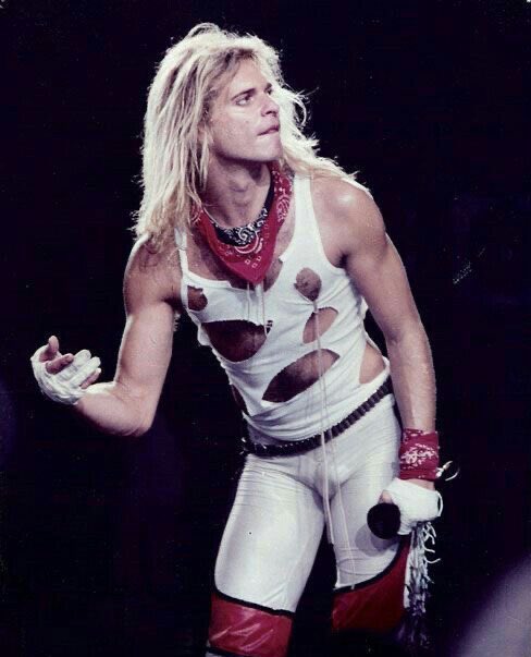 Happy birthday to one of the best frontmen everrrrr mister david lee roth !!! 