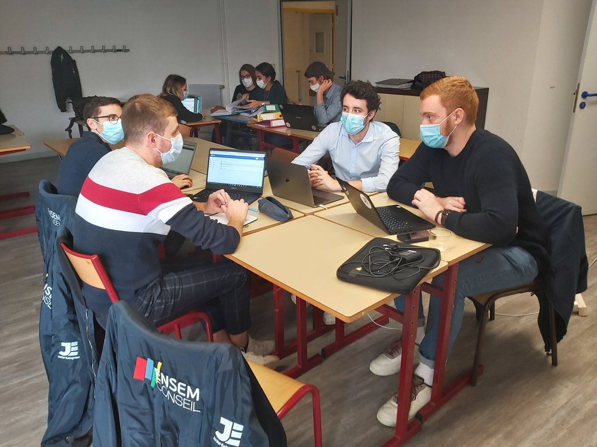 Aujourd’hui, nous sommes audités par 3 Auditeurs-Conseil de la <a href="/cnje/">Junior-Entreprises</a> !
Nous profitons de leurs précieux conseils pour développer nos compétences ✅ 
#WeAreJE