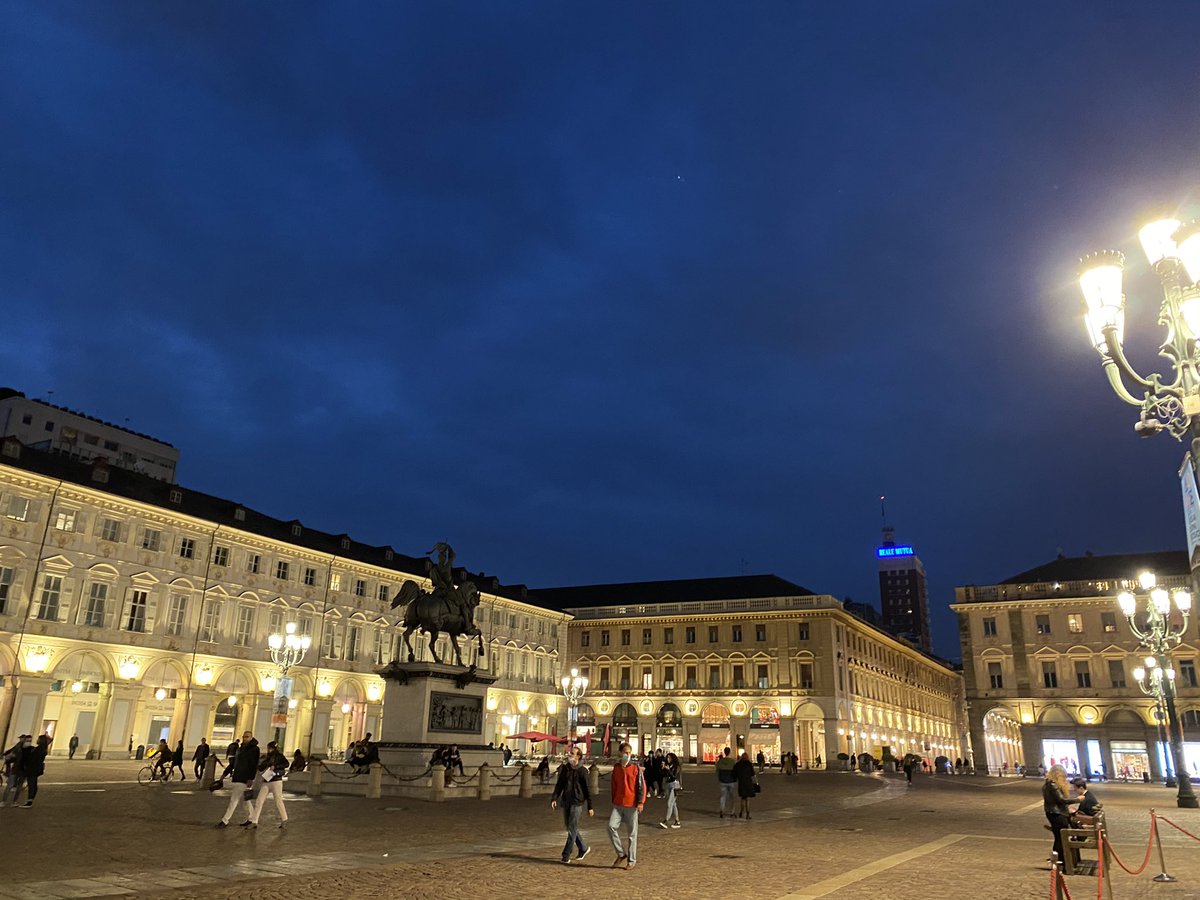 L’eleganza di Piazza S.Carlo la ritrovo familiare e nostalgica.
#TorinoMonAmour
#TorinoVentiVenti @ Piazza San Carlo