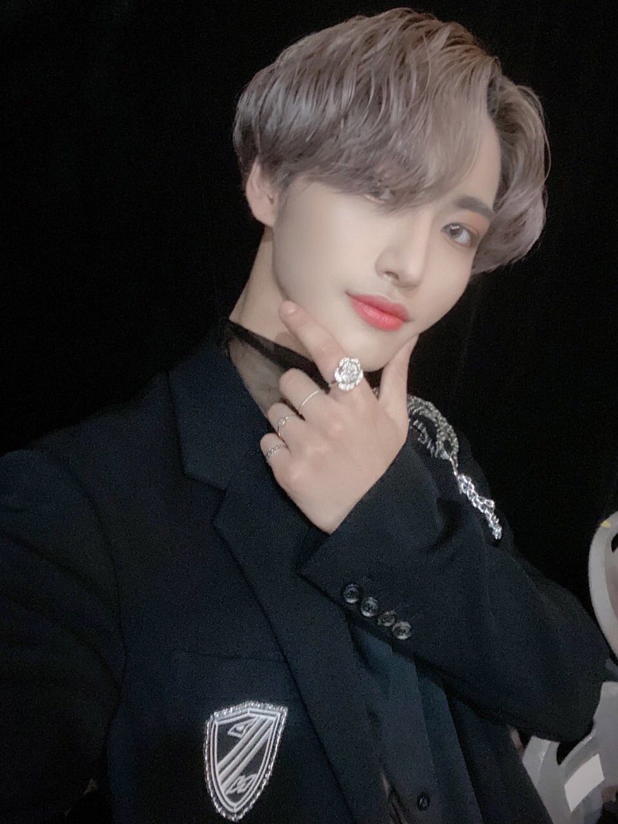 ATEEZofficial's tweet photo. [#성화] 오랜만에 짱셉션❤️❤️❤️
고생했다 성화야 토닥토닥
무대해서 기분 좋음😆
#ATEEZ #에이티즈 https://t.co/Le8ZCmrO5p