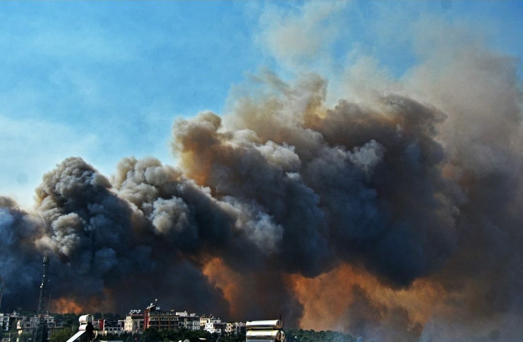 Qardaş Ölkə Türkiyənin Hatay şəhərində 30 saatdır meşə yanğınları davam edir. Ümid edirəm ki tez bir zamanda qarşısını ala bilərlər.

#hatayyaniyor #Turkey