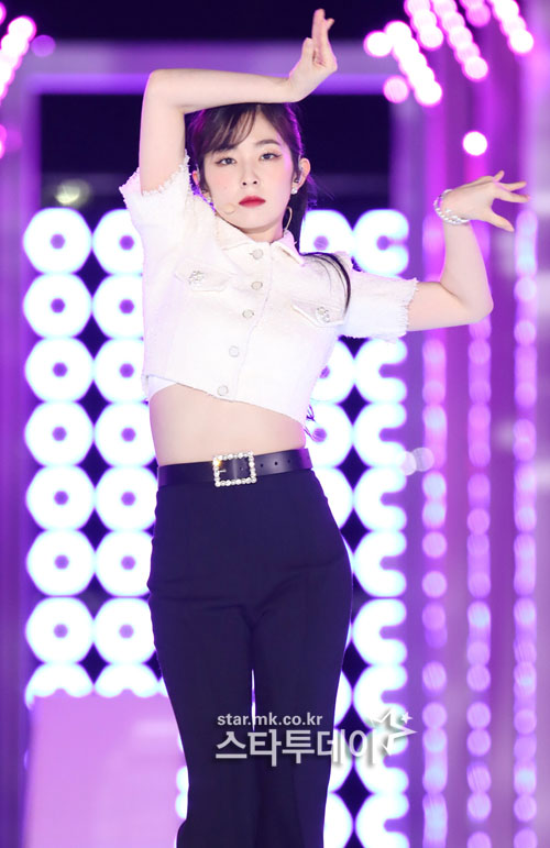 5REDVELVET's tweet photo. [PRESS] 201010 2020 Asia Song Festival #IRENE 

#REDVELVET @RVsmtown 
#RedVelvet_ISonASF https://t.co/yHwTowD0KR