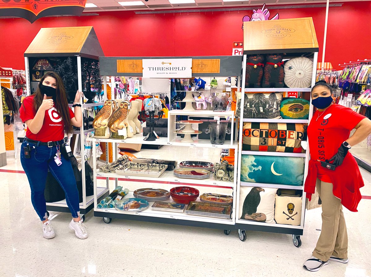 marlatpenn's tweet image. Loving the eerie and eccentric assortment of this exclusive Halloween collection! John Derian for Threshold does not disappoint🕷☠️ #TargetDecor #JohnDerianforThreshold #T815 @guest_kristen @ETL_Gabe