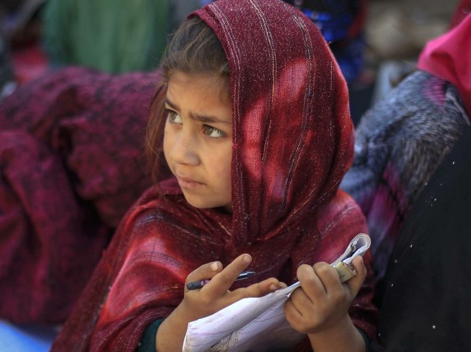 تقدمت التكنولوجيا والحياة
لكن العقول لم تتقدم بعد لترحم الضعفاء وتفهمهم إنسانيا بعيداً عن النزعه الحيوانيه التي سيطرت على العقول الجاهله
لتحولوهم لوحوش ليس لديها وجدان
حيث تحول الفستان الأبيض الذي تحلم به أي فتاة ناضجه إلى كفن في نظر القاصره
فتبا لجهل العقول الذي دمرت كل شيء جميل