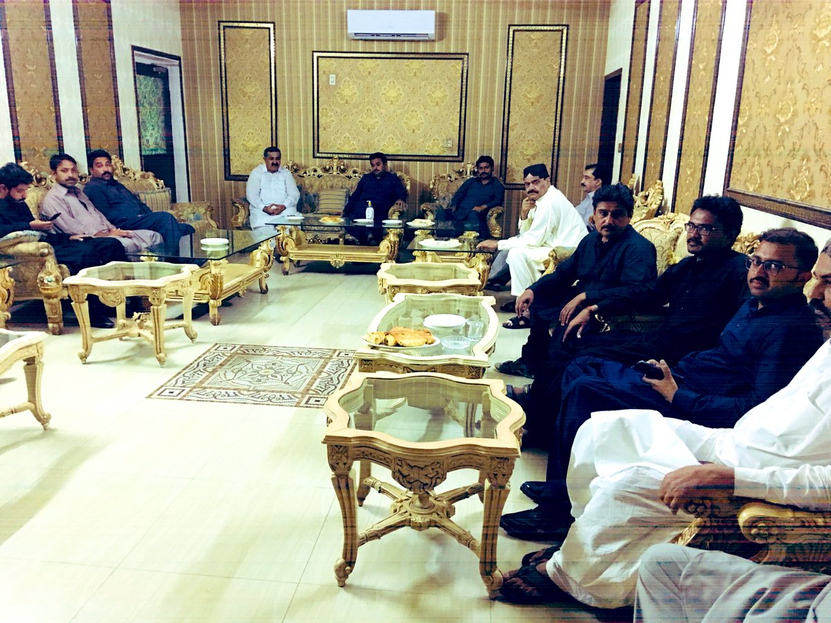 KashifShoroPPP's tweet photo. #PPPP 
Ex-Chairman MC Qasimabad @KashifShoroPPP presides Meeting with Ex-Local Bodies Representatives of Municipal Committee Qasimabad Regarding #18th_October PPP Jalsa at Karachi. https://t.co/T4lfjubetr