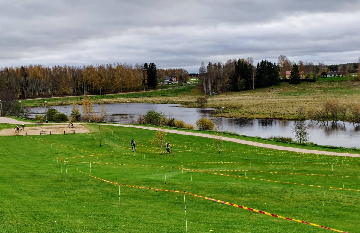 teemaIC's tweet photo. Tänään Kurikassa cyclo-crossia eli "#maastopyöräilyä".
Kuvia lisää: https://t.co/AiPdCJEc0i
#pyöräily #cyclocross #kurikka #kurikkamtb #rideep #jurvanvoima https://t.co/iXylsVL93L