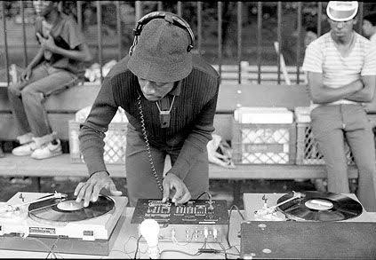 CUTFM1058's tweet photo. It's #ThrowbackHour🔥🔥🙌🏾📻 on #CUTBLVD

 We're on party mode, and we throwing it back! Share your memories with the music playing rn on air

📲0713431233
☎️0515073747 https://t.co/eiP8aZYwM4
