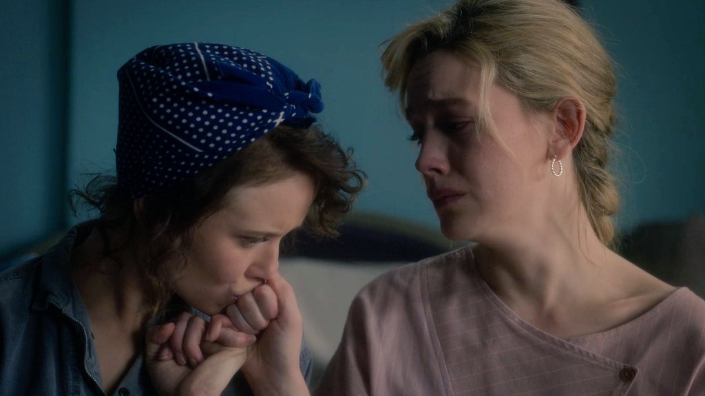 _allthelilies's tweet photo. how jamie is always there for dani, taking care of her and always so patient with her, i'm feeling so emotional https://t.co/KwcPX0yRGk