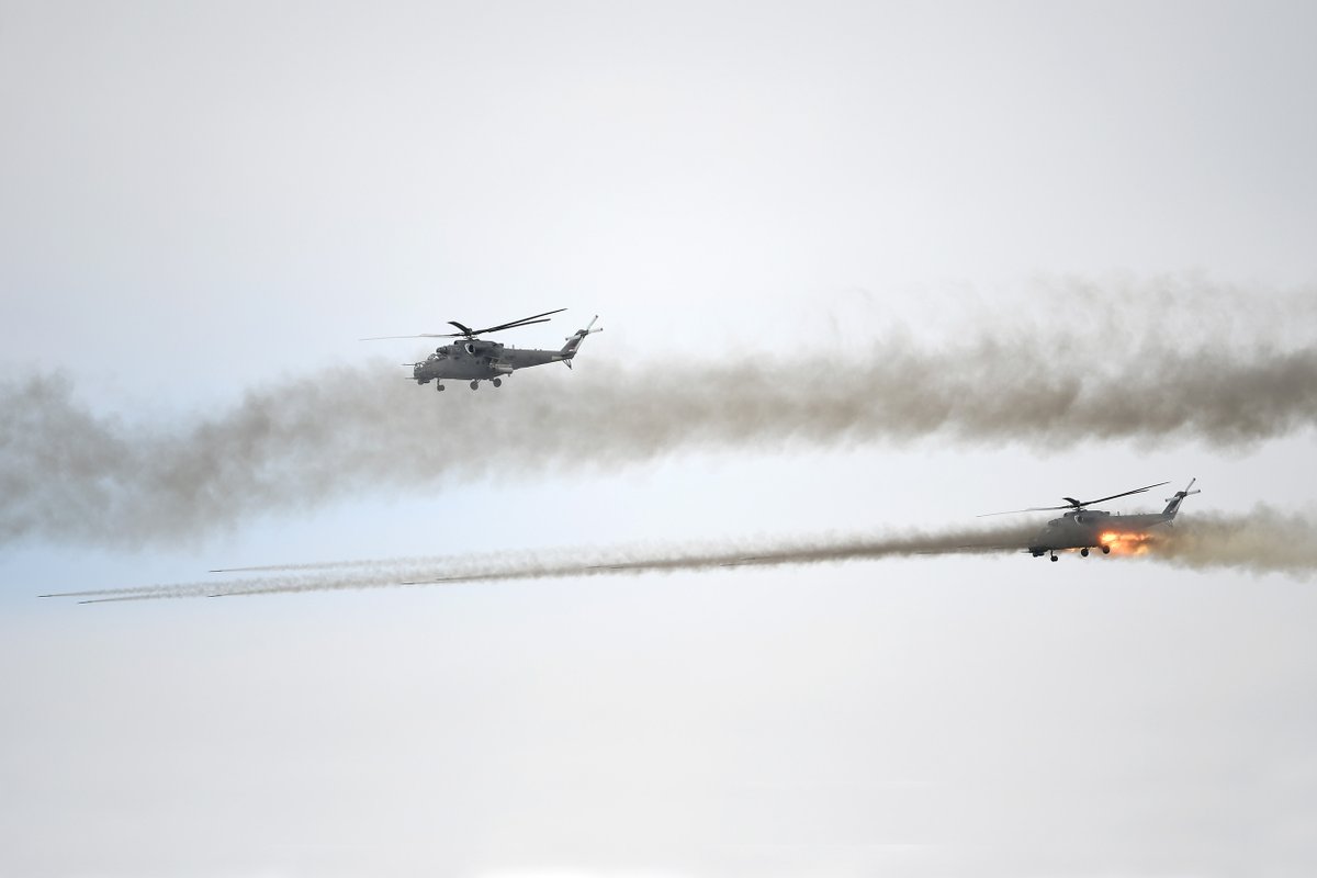 mo_i_vs's tweet image. Председник и врховни командант Вучић: Војска је спремна, способна и обучена да сачува нашу земљу, поносан сам на наше војнике: mod.gov.rs/cir/16601/pred… #vežba #sadejstvo2020 #pešter