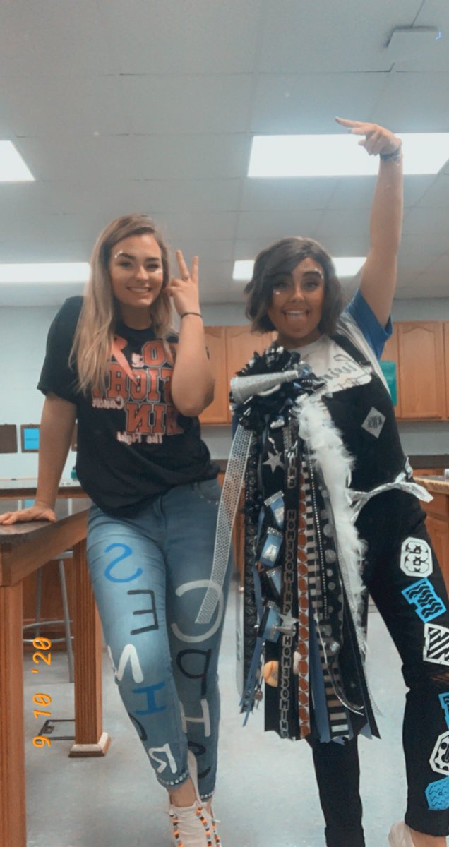 alaynachapman02's tweet photo. hoco💙🤍🖤 https://t.co/tMyjPdSI3q