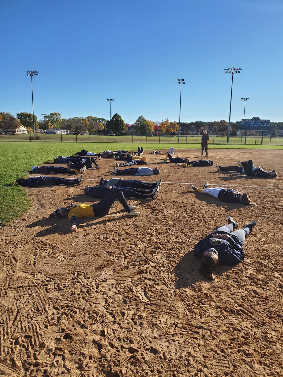 Planert2012's tweet photo. Another beautiful fall ball morning! It's scrimmage time baby 🥎🥎 https://t.co/ImLJOqZecD